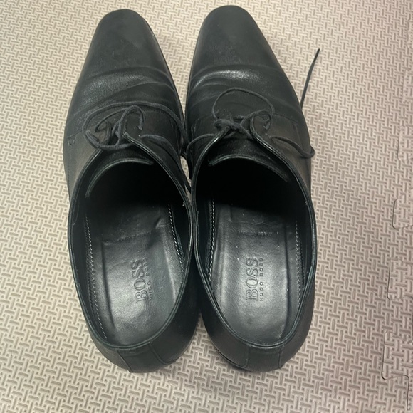 Selling black Hugo boss dress shoes. Good condition - Picture 3 of 4